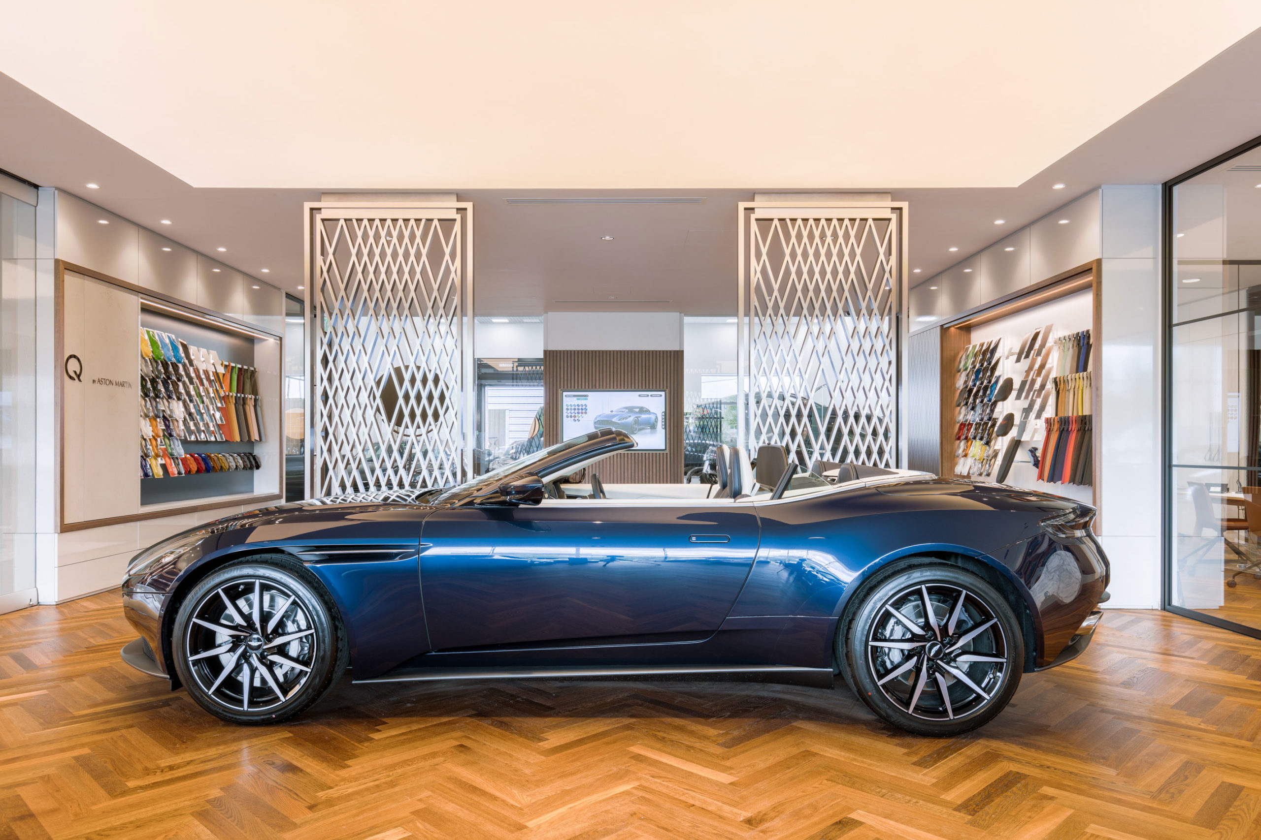 Ladenbau_Aston-Martin_Vizona