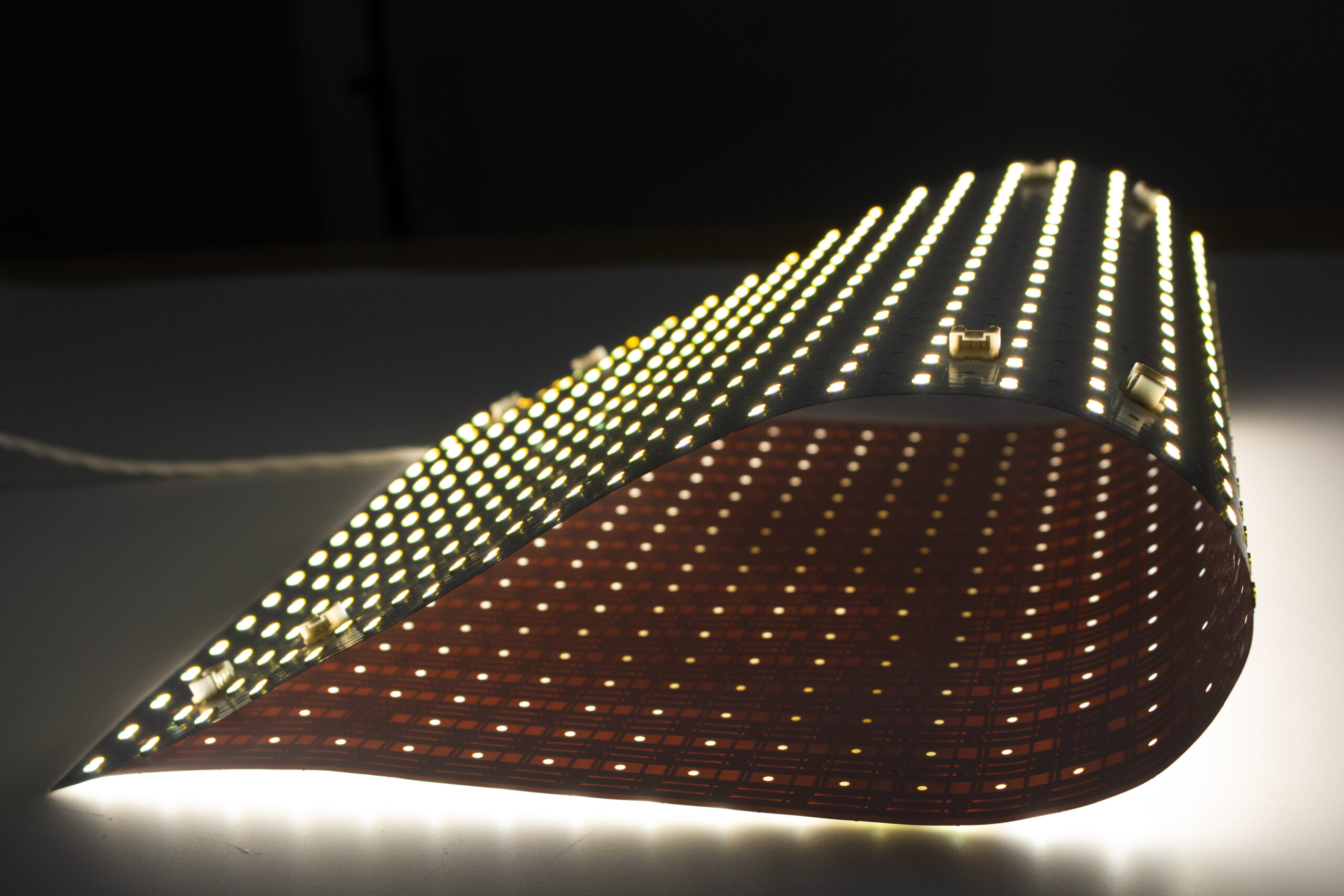 LightWaveFolie – Rolled, Illuminated, Curved LED Film