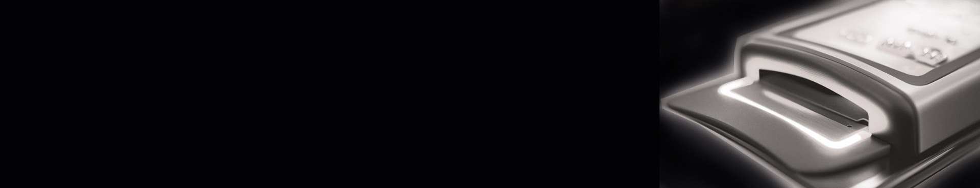 WebHeader_OEM-Spezialbeleuchtung – Card slot with led contour lighting in a dark environment